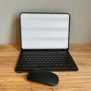 Smart Keyboard Case With Matching Slim Wireless Mouse (Black)